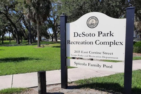 Dúplex en venta en Tampa, Florida, 8 dormitorios, 380.9 m2 № 1918955 - foto 3