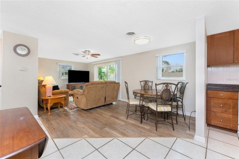Copropriété à vendre à Englewood, Floride: 2 chambres, 65.03 m2 № 2229210 - photo 12