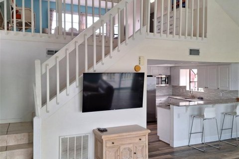 Commercial property in Madeira Beach, Florida 3 bedrooms, 169.73 sq.m. № 2322740 - photo 5