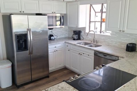 Commercial property in Madeira Beach, Florida 3 bedrooms, 169.73 sq.m. № 2322740 - photo 3