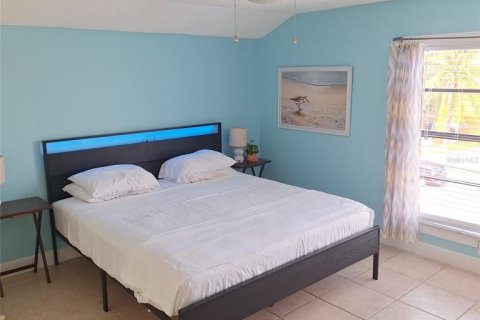 Commercial property in Madeira Beach, Florida 3 bedrooms, 169.73 sq.m. № 2322740 - photo 7