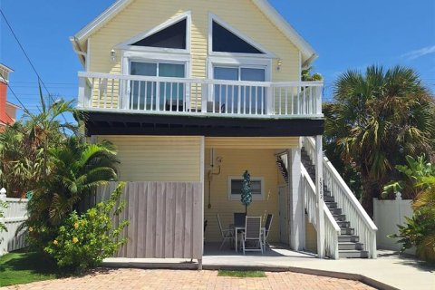 Commercial property in Madeira Beach, Florida 3 bedrooms, 169.73 sq.m. № 2322740 - photo 2
