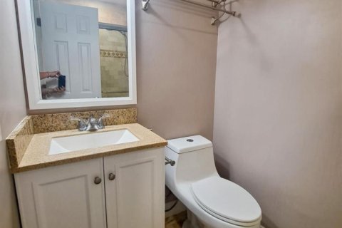 Condo in Coral Springs, Florida, 2 bedrooms  № 2384868 - photo 10