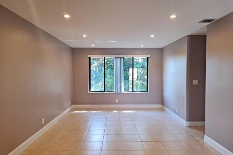 Condo in Coral Springs, Florida, 2 bedrooms  № 2384868 - photo 5