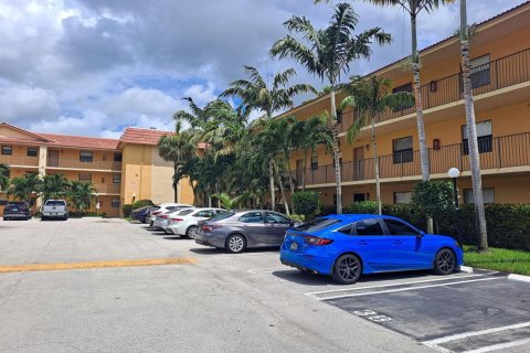 Condo in Coral Springs, Florida, 2 bedrooms  № 2384868 - photo 21
