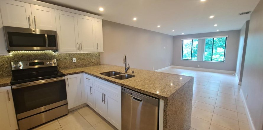 Condo in Coral Springs, Florida, 2 bedrooms  № 2384868