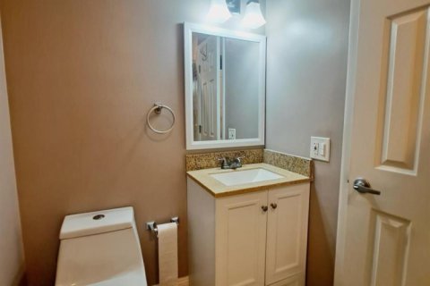 Condo in Coral Springs, Florida, 2 bedrooms  № 2384868 - photo 15