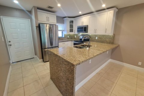 Condo in Coral Springs, Florida, 2 bedrooms  № 2384868 - photo 3