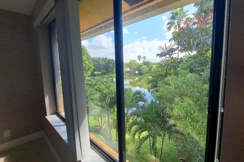 Condo in Coral Springs, Florida, 2 bedrooms  № 2384868 - photo 17