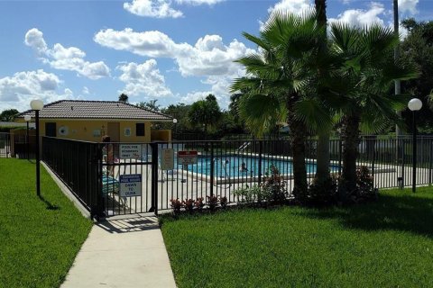 Condo in Coral Springs, Florida, 2 bedrooms  № 2384868 - photo 18
