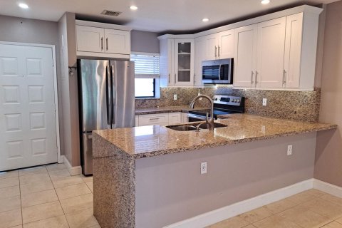 Condo in Coral Springs, Florida, 2 bedrooms  № 2384868 - photo 2