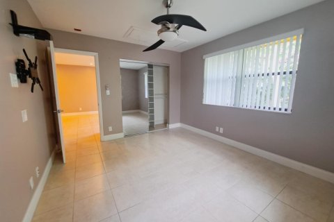 Condo in Coral Springs, Florida, 2 bedrooms  № 2384868 - photo 9