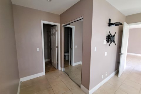 Condo in Coral Springs, Florida, 2 bedrooms  № 2384868 - photo 8