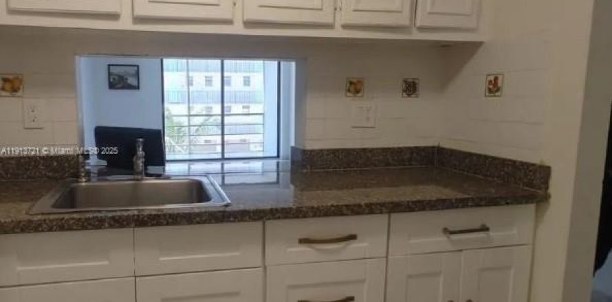 Кондоминиум с 1 спальней в Норт-Майами-Бич, Флорида № 1968466