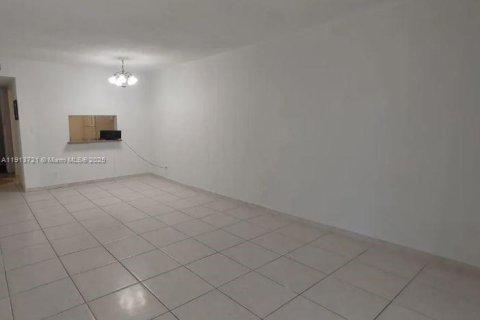 Купить кондоминиум в Норт-Майами-Бич, Флорида 1 спальня, 72.28м2, № 1968466 - фото 5