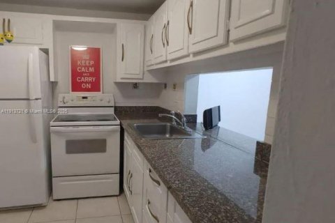 Купить кондоминиум в Норт-Майами-Бич, Флорида 1 спальня, 72.28м2, № 1968466 - фото 3