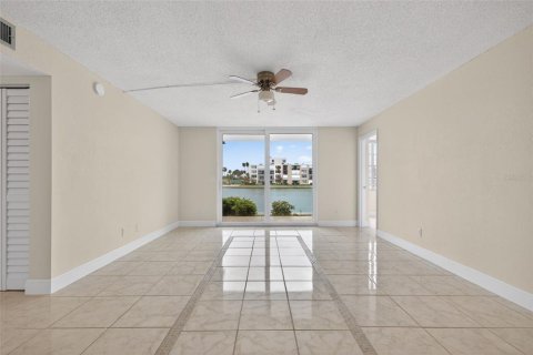 Condo in South Pasadena, Florida, 2 bedrooms  № 2142010 - photo 5