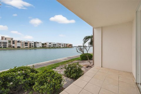 Condo in South Pasadena, Florida, 2 bedrooms  № 2142010 - photo 25