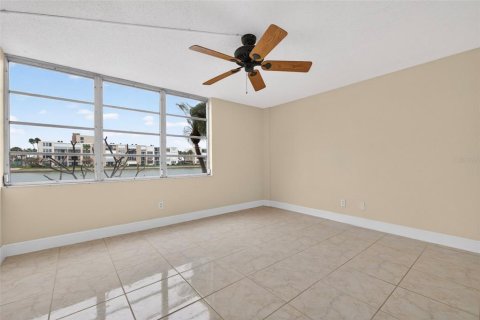 Condo in South Pasadena, Florida, 2 bedrooms  № 2142010 - photo 17
