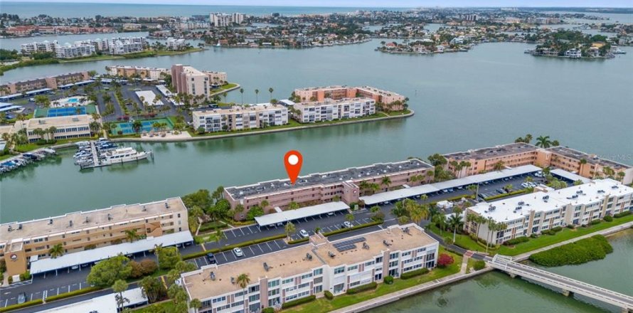 Condo in South Pasadena, Florida, 2 bedrooms  № 2142010