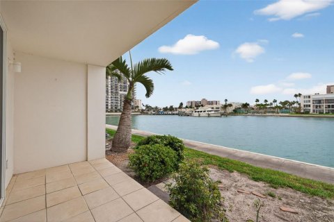Condo in South Pasadena, Florida, 2 bedrooms  № 2142010 - photo 26