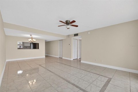 Condo in South Pasadena, Florida, 2 bedrooms  № 2142010 - photo 11