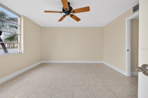 Condo in South Pasadena, Florida, 2 bedrooms  № 2142010 - photo 16