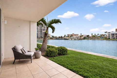Condo in South Pasadena, Florida, 2 bedrooms  № 2142010 - photo 24