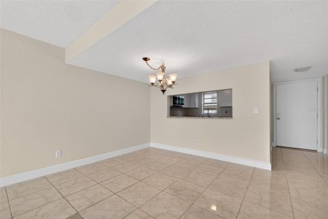 Condo in South Pasadena, Florida, 2 bedrooms  № 2142010 - photo 14