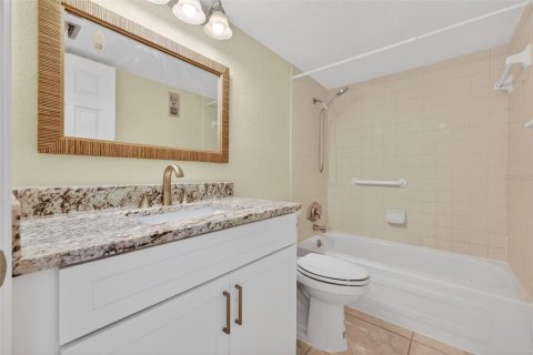 Condo in South Pasadena, Florida, 2 bedrooms  № 2142010 - photo 23