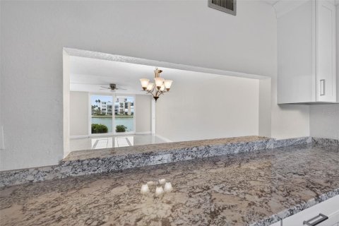 Condo in South Pasadena, Florida, 2 bedrooms  № 2142010 - photo 9