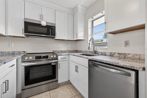 Condo in South Pasadena, Florida, 2 bedrooms  № 2142010 - photo 8