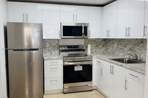 Condo in Delray Beach, Florida, 1 bedroom  № 1800881 - photo 12