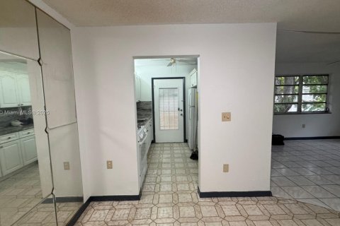 Condominio en venta en Miami Gardens, Florida, 2 dormitorios, 83.8 m2 № 2036914 - foto 15