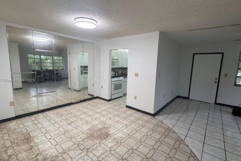 Condominio en venta en Miami Gardens, Florida, 2 dormitorios, 83.8 m2 № 2036914 - foto 23