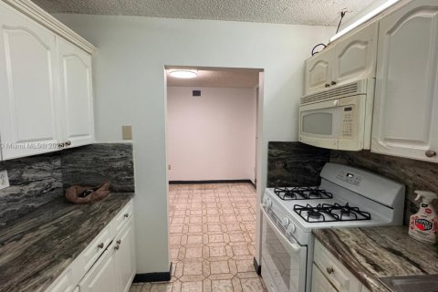 Condominio en venta en Miami Gardens, Florida, 2 dormitorios, 83.8 m2 № 2036914 - foto 14
