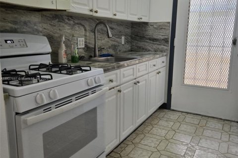 Condominio en venta en Miami Gardens, Florida, 2 dormitorios, 83.8 m2 № 2036914 - foto 2