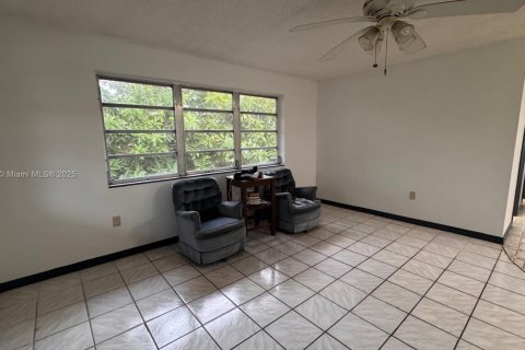 Condominio en venta en Miami Gardens, Florida, 2 dormitorios, 83.8 m2 № 2036914 - foto 20