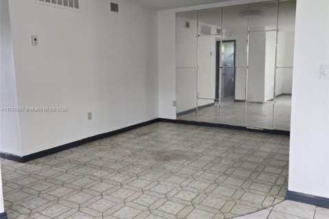 Condominio en venta en Miami Gardens, Florida, 2 dormitorios, 83.8 m2 № 2036914 - foto 8