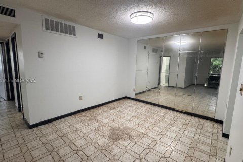 Condominio en venta en Miami Gardens, Florida, 2 dormitorios, 83.8 m2 № 2036914 - foto 18