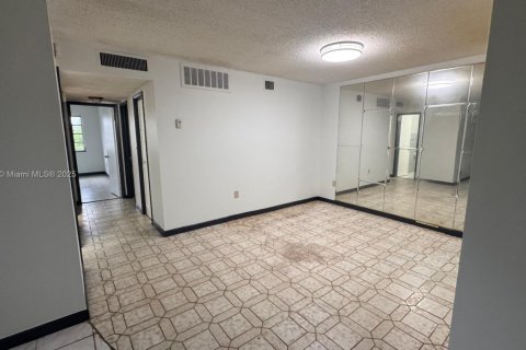 Condominio en venta en Miami Gardens, Florida, 2 dormitorios, 83.8 m2 № 2036914 - foto 19