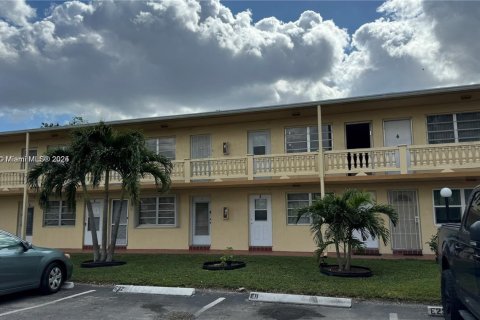 Condominio en Miami Gardens, Florida, 2 dormitorios  № 2036914