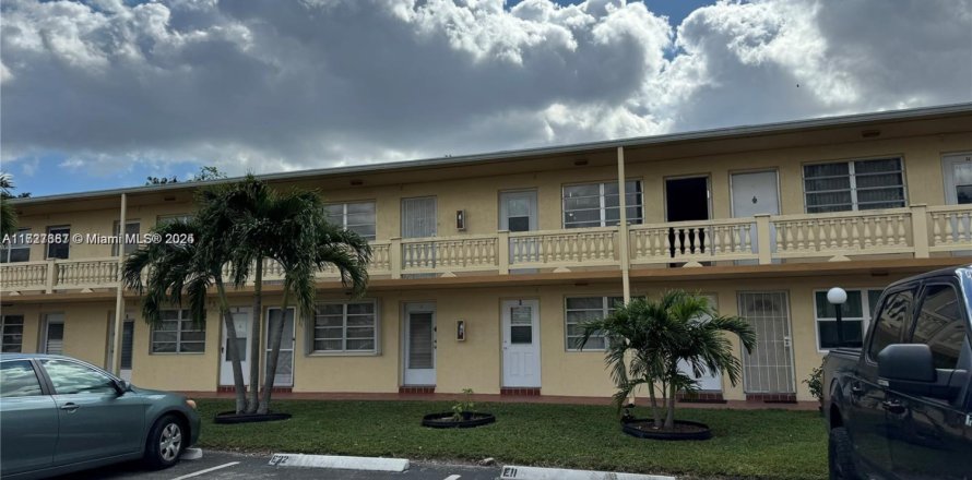 Condominio en Miami Gardens, Florida, 2 dormitorios  № 2036914