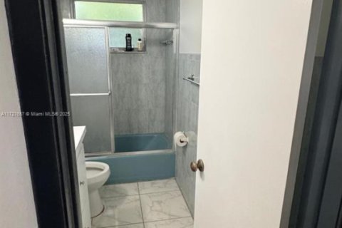 Condominio en venta en Miami Gardens, Florida, 2 dormitorios, 83.8 m2 № 2036914 - foto 27