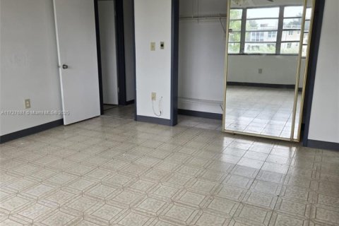 Condominio en venta en Miami Gardens, Florida, 2 dormitorios, 83.8 m2 № 2036914 - foto 6