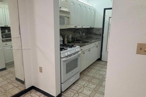 Condominio en venta en Miami Gardens, Florida, 2 dormitorios, 83.8 m2 № 2036914 - foto 17