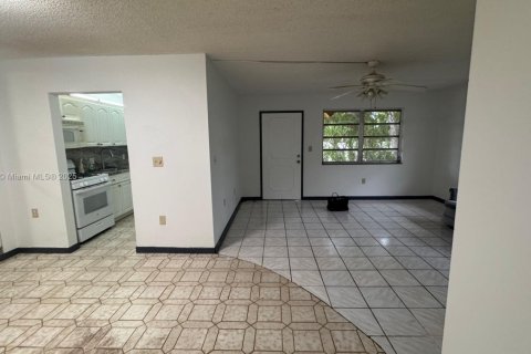 Condominio en venta en Miami Gardens, Florida, 2 dormitorios, 83.8 m2 № 2036914 - foto 22