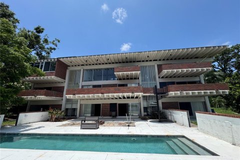 House in Winter Haven, Florida 5 bedrooms, 578.97 sq.m. № 1774985 - photo 2
