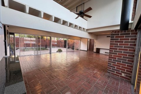 House in Winter Haven, Florida 5 bedrooms, 578.97 sq.m. № 1774985 - photo 11