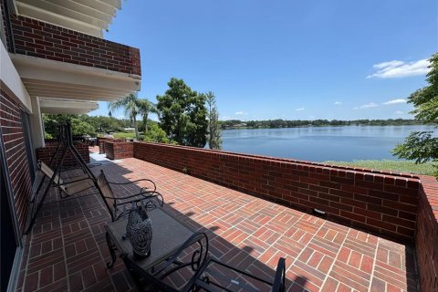 House in Winter Haven, Florida 5 bedrooms, 578.97 sq.m. № 1774985 - photo 23